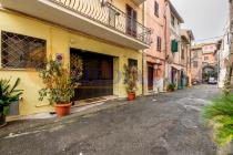 Trilocale in vendita. Zona Nepi Viterbo