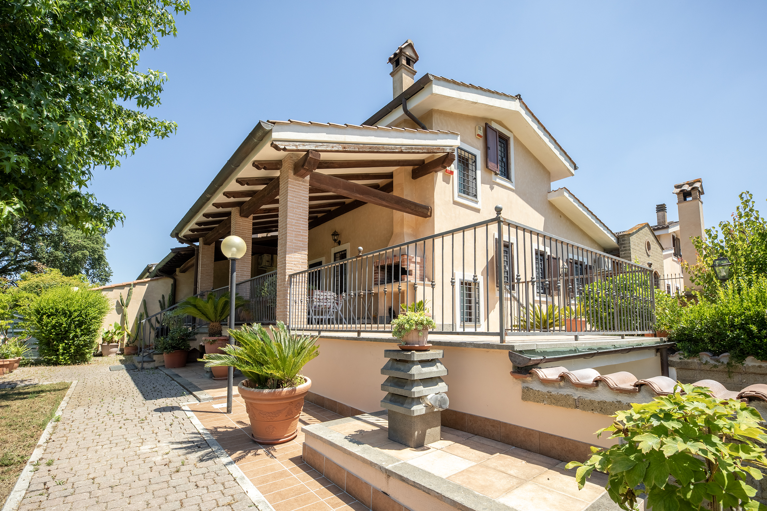 Villa quadrifamiliare - Via Lamberto Vignoli 26
