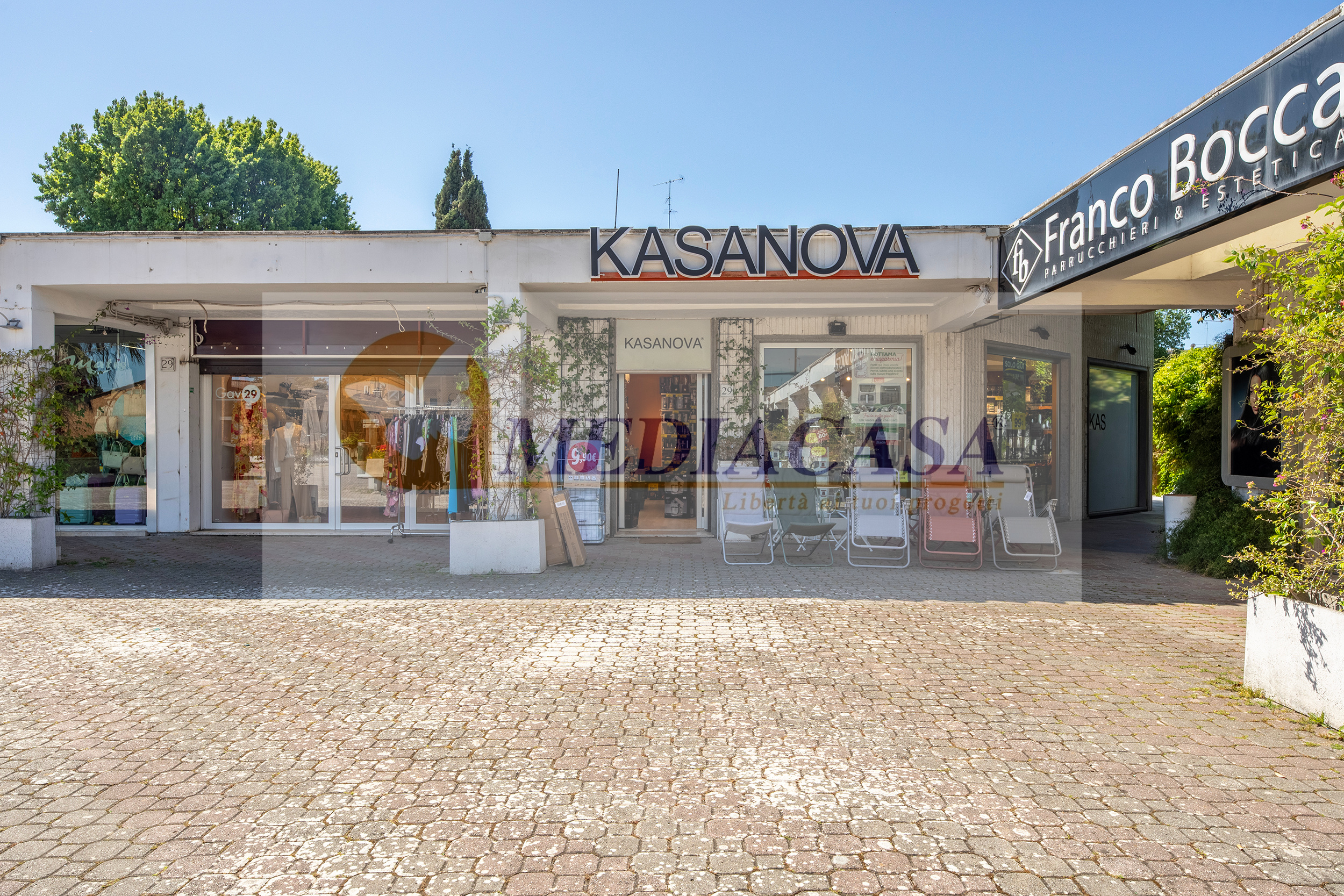 Locale commerciale in affitto - centro commerciale Olgiata