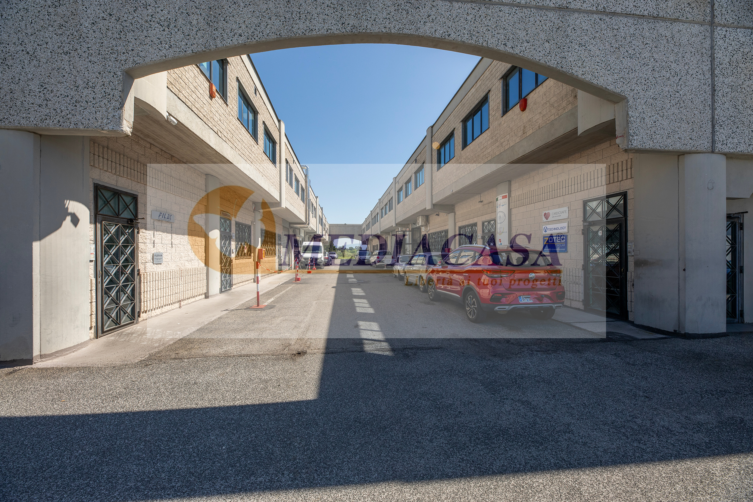 Locale commerciale in vendita - Via degli Olmetti, 18 Formello