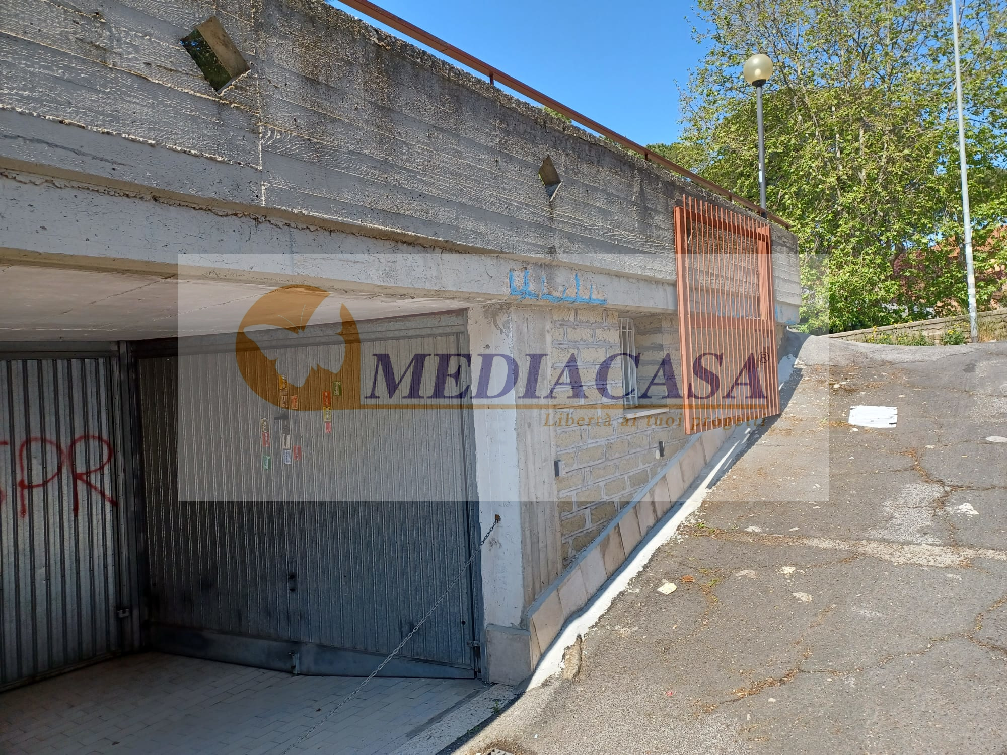 Box in affitto in Via Valle Della Storta, 4