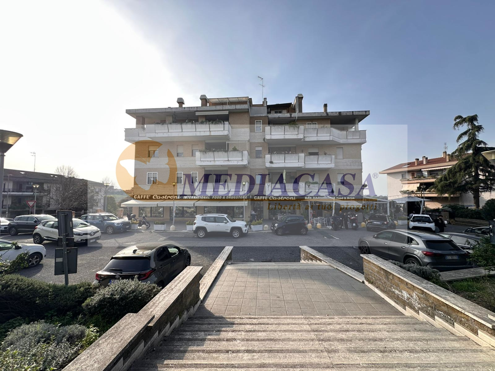 Appartamento in vendita in Via Cassia 1821