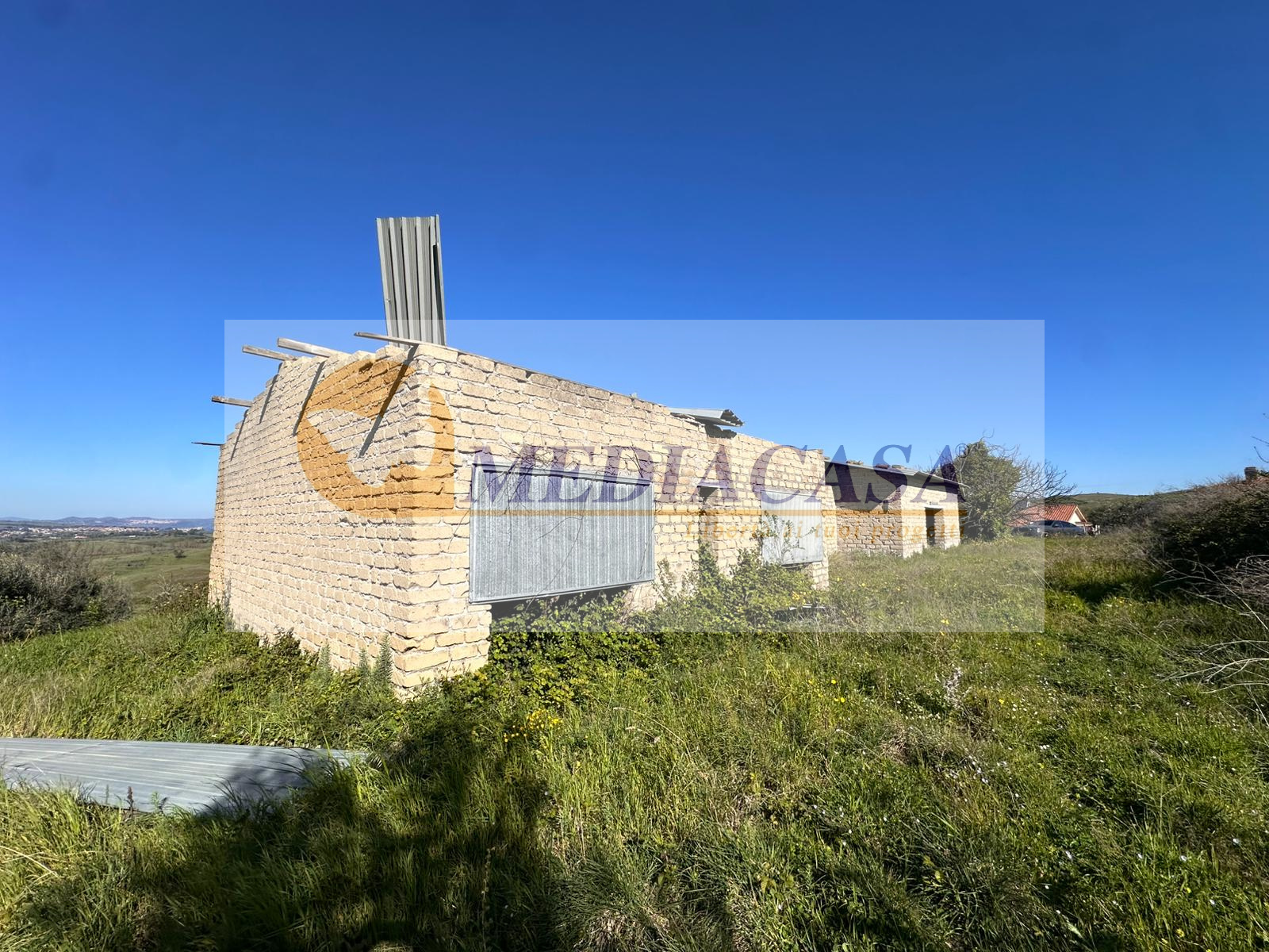 Villa allo stato rustico in vendita in Vicolo De Cabellis snc